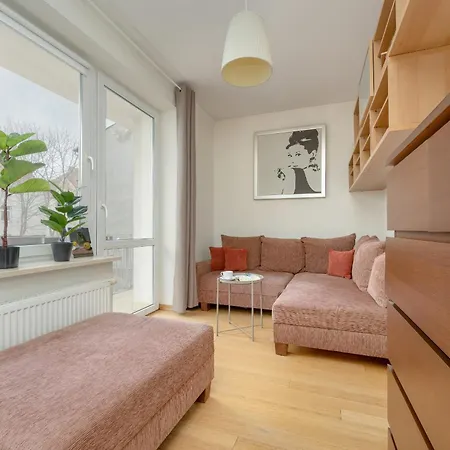 Heart Of Spacious By Renters Apartment *
